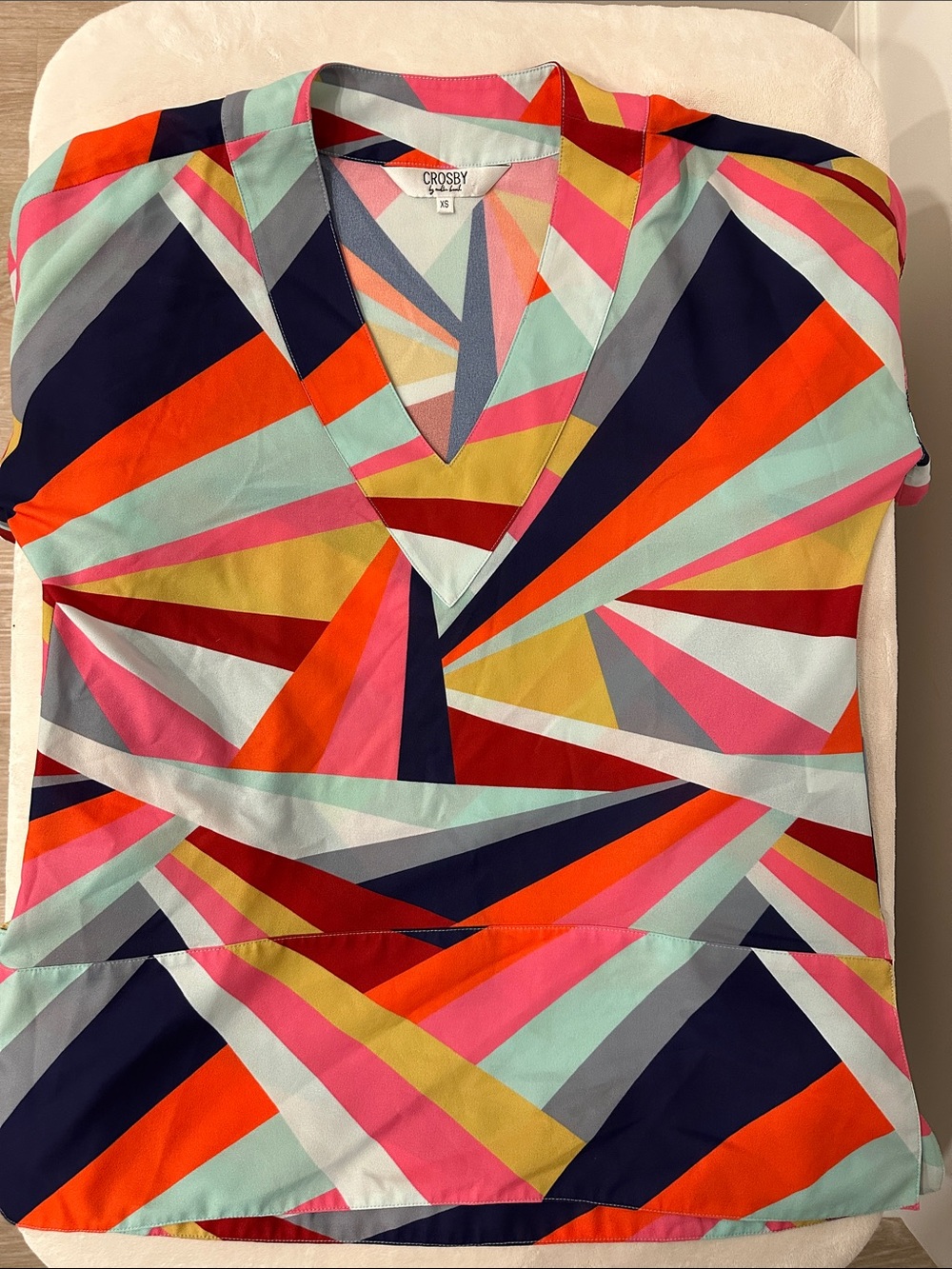 Crosby by Mollie Burch Multicolor Geometric V-Neck Women’s Top